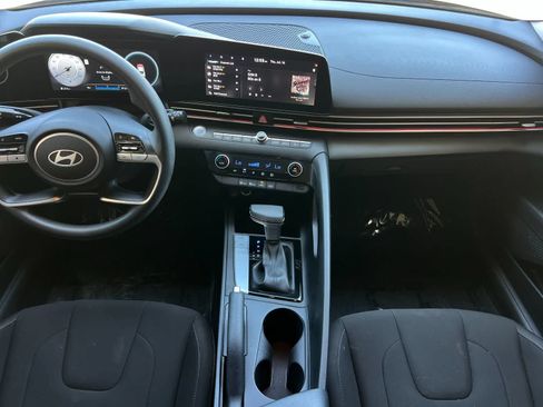 Used 2024 Hyundai Elantra SEL FWD image 4