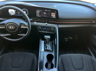 Used 2024 Hyundai Elantra SEL FWD video 4