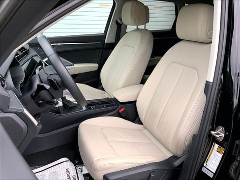 Certified 2023 Audi Q3 2.0T Premium w/ Convenience Package AWD/4WD image 17