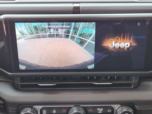 Used 2025 Jeep Wrangler Unlimited Rubicon 4xe w/ Convenience Group AWD/4WD image 19