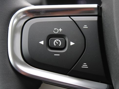 New 2026 Volvo XC40 B5 Ultra w/ Climate Package image 16