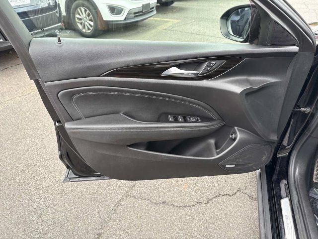 Used 2018 Buick Regal Essence w/ Sights and Sounds Package AWD/4WD image 13