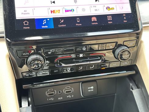 New 2025 Jeep Grand Cherokee Limited w/ Trailer Tow Package image 37