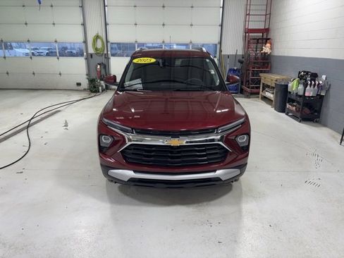 Used 2025 Chevrolet TrailBlazer LT w/ Driver Confidence Package image 2