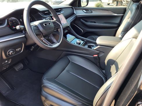 New 2025 Jeep Grand Cherokee Limited w/ Black Appearance Package image 14