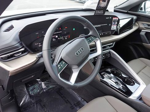 New 2025 Audi Q5 Premium image 11