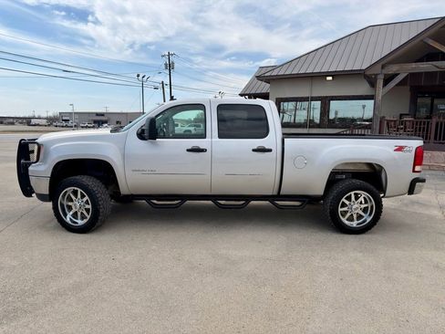 Used 2011 GMC Sierra 2500 SLE w/ SLE Preferred Package image 2
