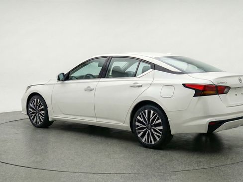 Used 2025 Nissan Altima 2.5 SV image 6