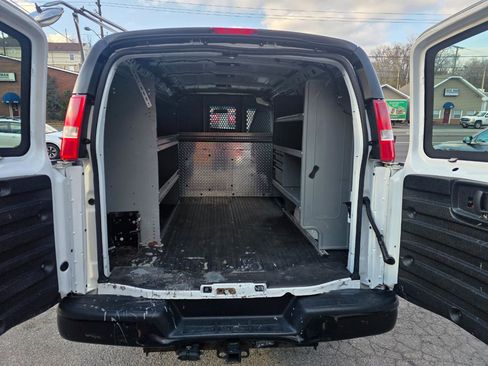 Used 2017 Chevrolet Express 2500 RWD image 12