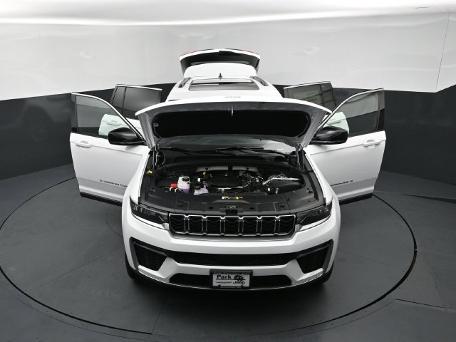 New 2027 Jeep Grand Cherokee Limited AWD/4WD image 25
