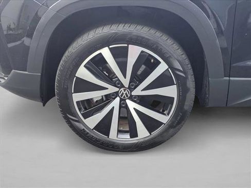 Used 2024 Volkswagen Taos SE image 24