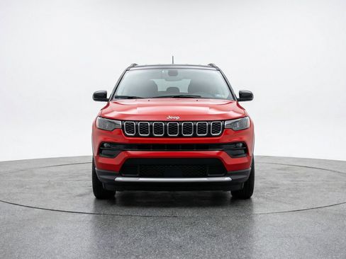 Used 2025 Jeep Compass Limited AWD/4WD image 2