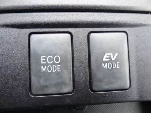 Used 2017 Toyota Camry LE FWD image 25
