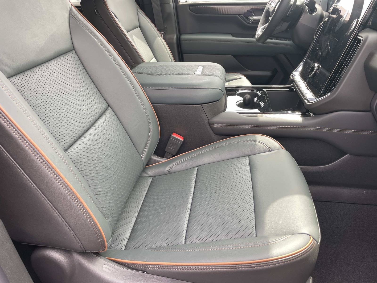 New 2026 GMC Yukon XL AT4 AWD/4WD image 28