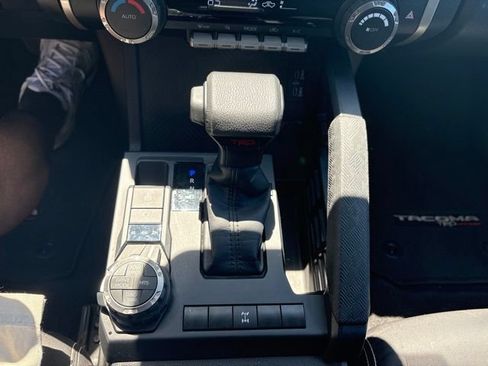 Used 2024 Toyota Tacoma TRD Off-Road AWD/4WD image 20