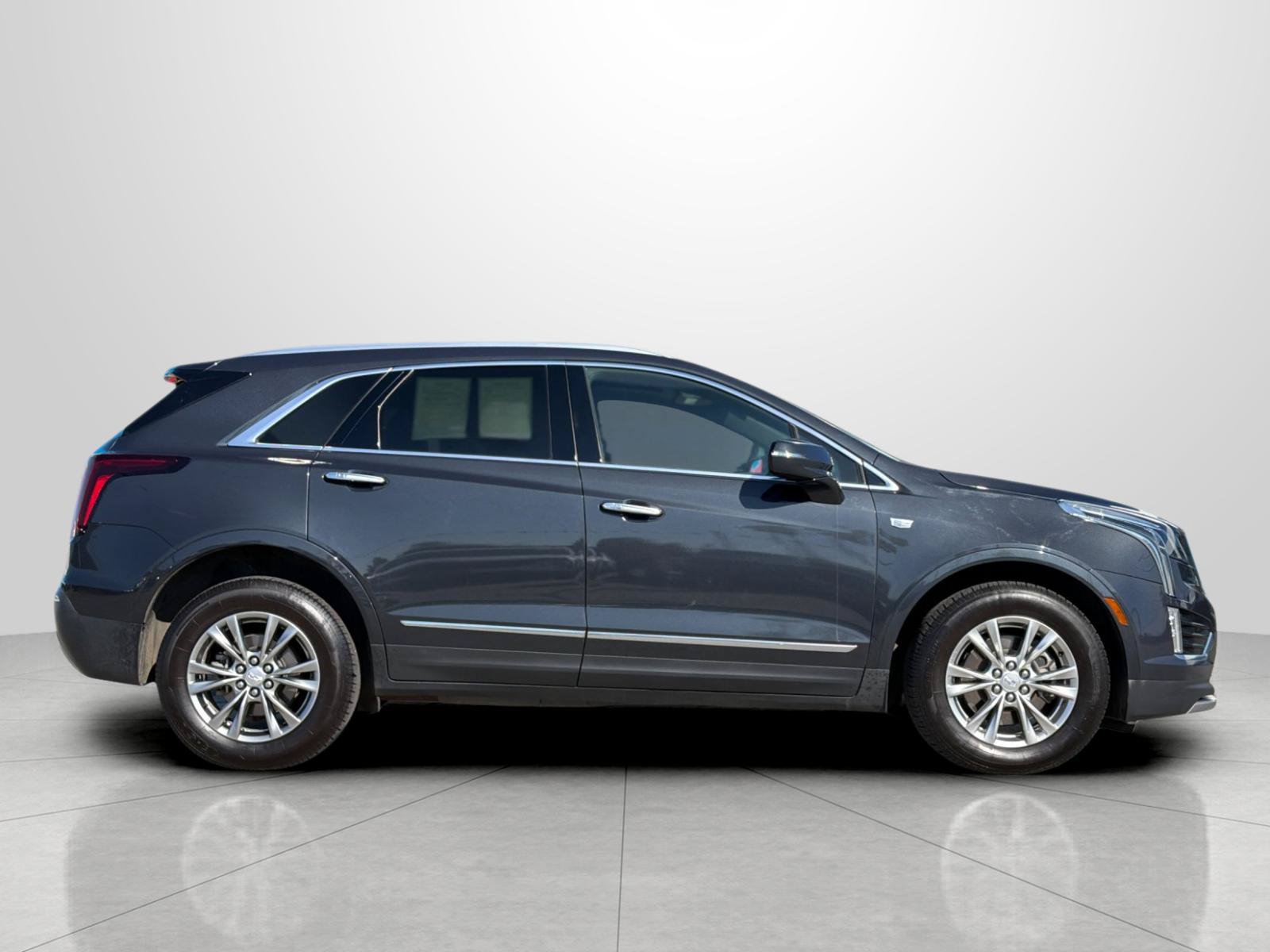 Used 2023 Cadillac XT5 Premium Luxury AWD/4WD image 2