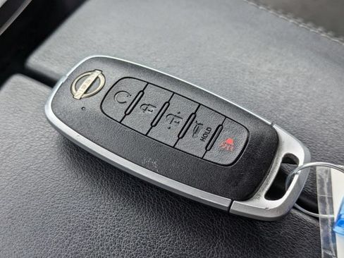 Used 2025 Nissan Rogue SV AWD/4WD image 35