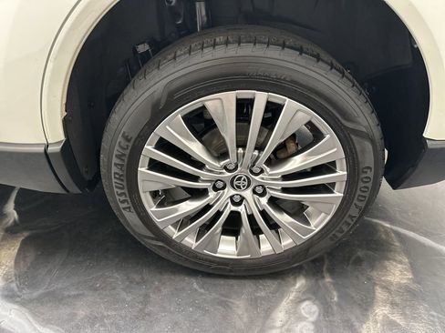 Used 2021 Toyota Venza XLE w/ Softex Package image 28