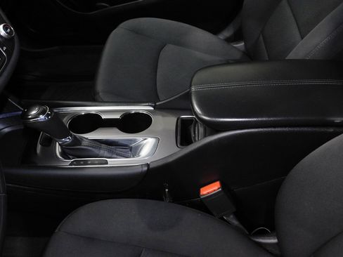 Used 2018 Chevrolet Malibu LT image 36