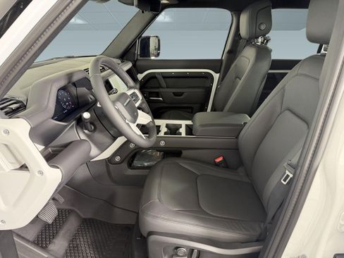 Used 2026 Land Rover Defender 110 X-Dynamic SE image 15