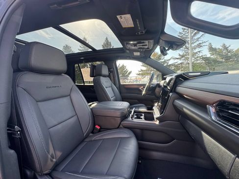 Used 2025 GMC Yukon Denali w/ Denali Reserve Package AWD/4WD image 39