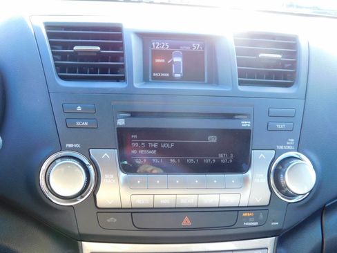 Used 2012 Toyota Highlander SE image 14