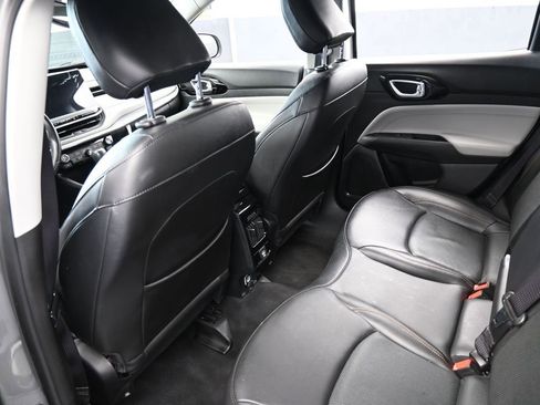 Used 2022 Jeep Compass Limited image 33