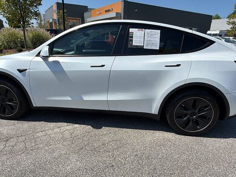 Used 2023 Tesla Model Y Long Range AWD/4WD image 11