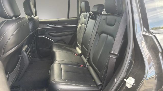 Used 2023 Jeep Grand Cherokee 4WD 4xe w/ Luxury Tech Group II image 17