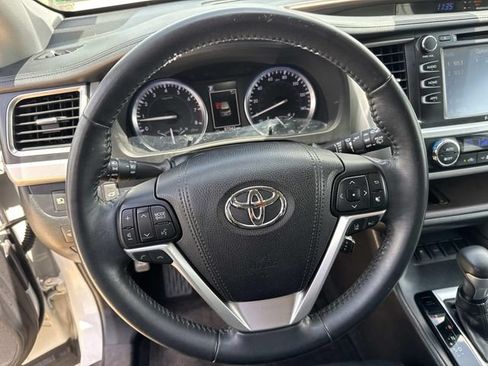 Used 2017 Toyota Highlander XLE FWD image 34