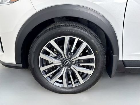 Used 2024 Nissan Kicks SV image 32