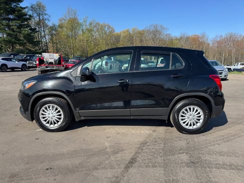 Used 2017 Chevrolet Trax LS FWD image 2