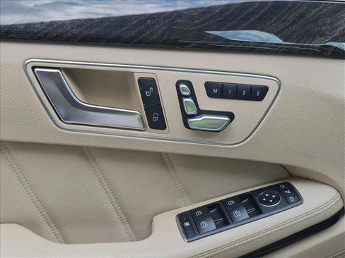 Used 2015 Mercedes-Benz E 400 Sedan image 2
