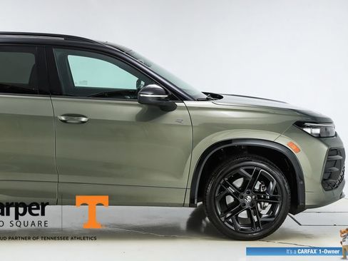 Used 2025 Volkswagen Tiguan SE R-Line image 12