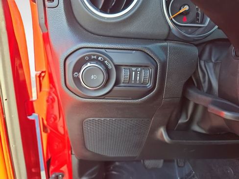 Used 2022 Jeep Wrangler Unlimited Sahara AWD/4WD image 16