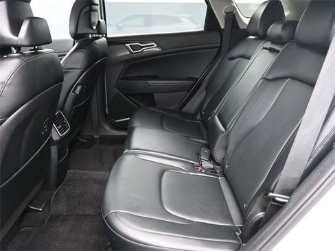 Used 2024 Kia Sportage EX image 11