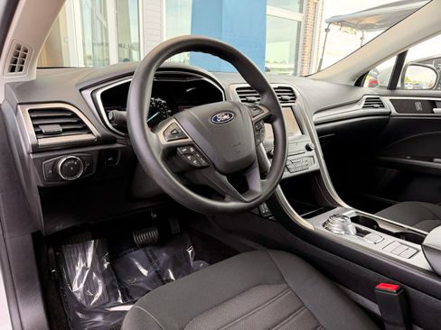 Used 2020 Ford Fusion SE FWD image 13