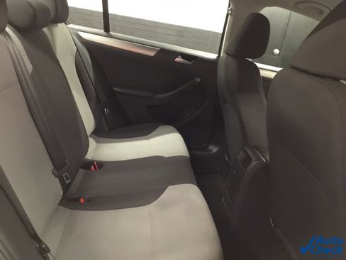 Used 2017 Volkswagen Jetta S w/ Jetta S Cold Weather Package image 32