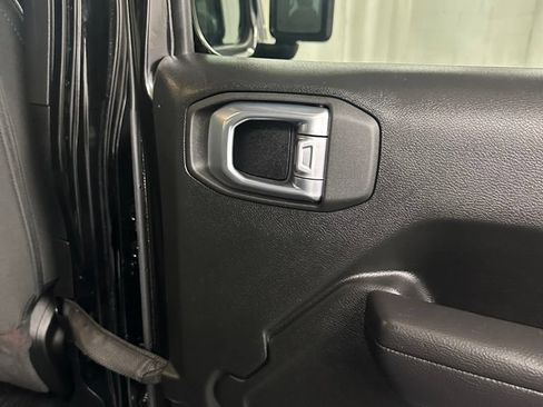 Used 2023 Jeep Wrangler Unlimited w/ Sun & Screen Package AWD/4WD image 32