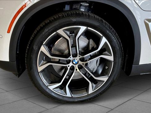 New 2026 BMW X5 xDrive50e w/ Climate Comfort Package image 11