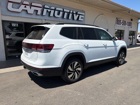 Used 2025 Volkswagen Atlas SE FWD image 2