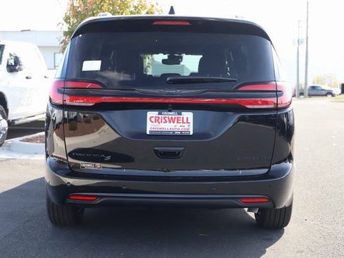 New 2026 Chrysler Pacifica Limited w/ S Appearance Package image 4