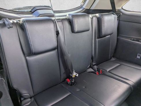 Used 2017 Toyota Highlander SE image 22