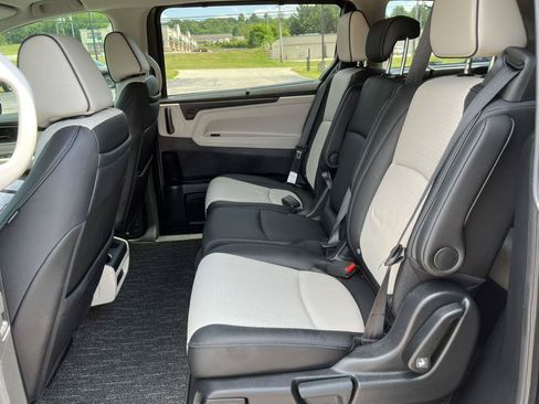 Used 2025 Honda Odyssey Elite image 4