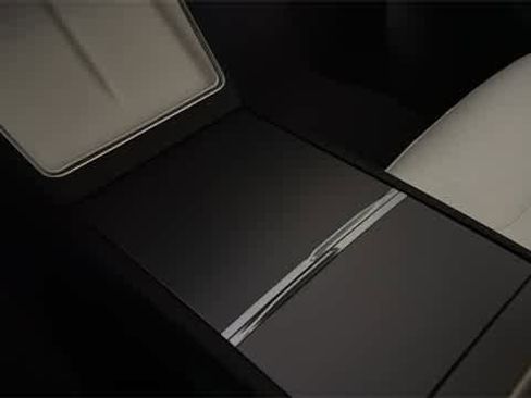 Used 2026 Tesla Model Y AWD image 18