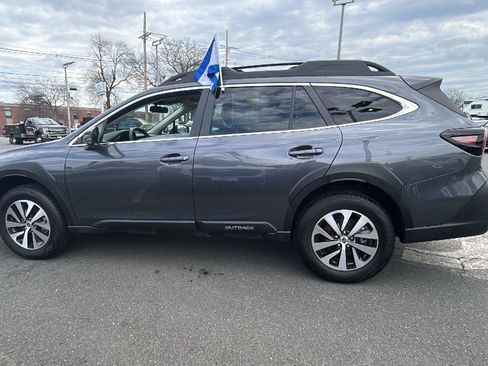 Certified 2025 Subaru Outback Premium AWD/4WD image 4