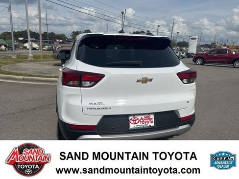 Used 2025 Chevrolet TrailBlazer LT w/ Driver Confidence Package image 4