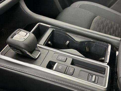 Used 2024 Nissan Pathfinder SV FWD image 16