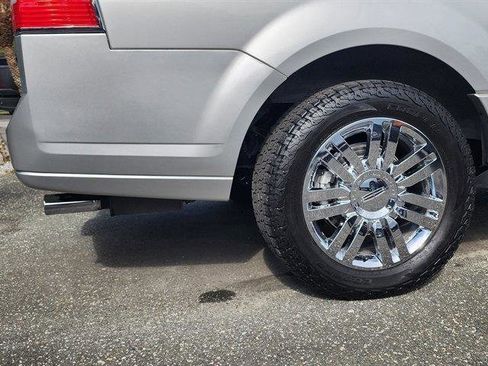 Used 2010 Lincoln Navigator L 4WD image 12