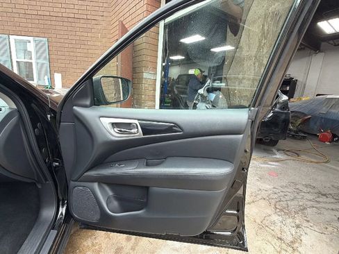 Used 2020 Nissan Pathfinder S AWD/4WD image 16